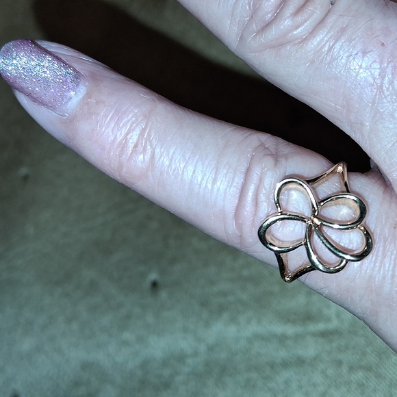 💛🧡14k Gold Lady's Flower Petals Design Feminine Ring Size 6